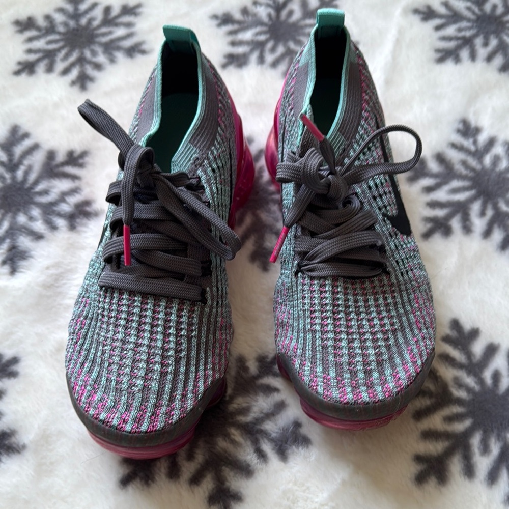 Stylish Gray and Pink Women's Sneakers